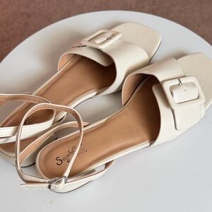 Seychelles Women's Tan Sandals with Buckle